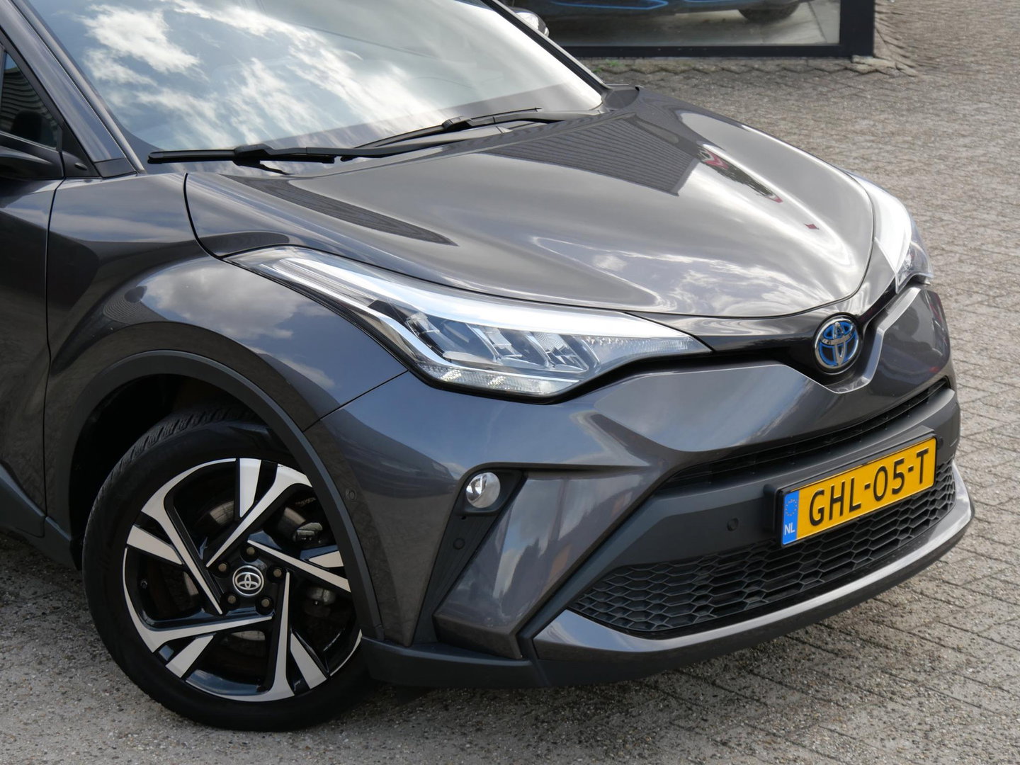 Toyota C-HR 2.0 HYBRID 185PK/ PDC V+A/ BLINDSPOT/ WINTER PAKKET/ ALL-SEASON BANDEN