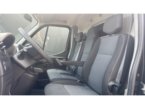 Renault Master T35 2.3 dCi L2H2 AIRCO ZWART