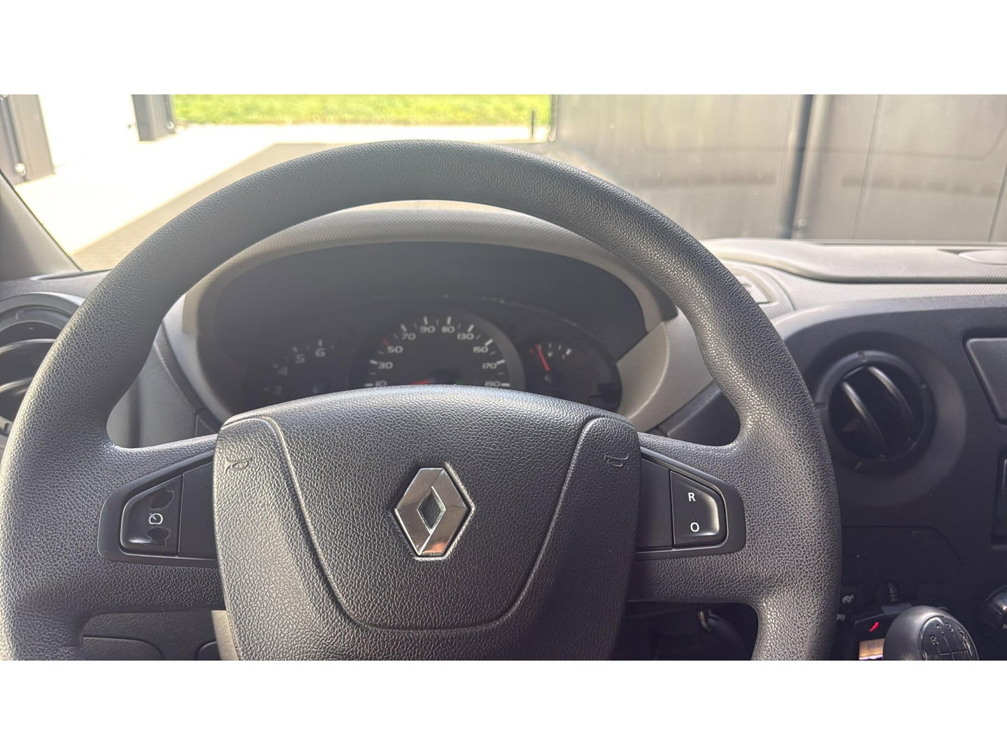 Renault Master T35 2.3 dCi L2H2 AIRCO ZWART