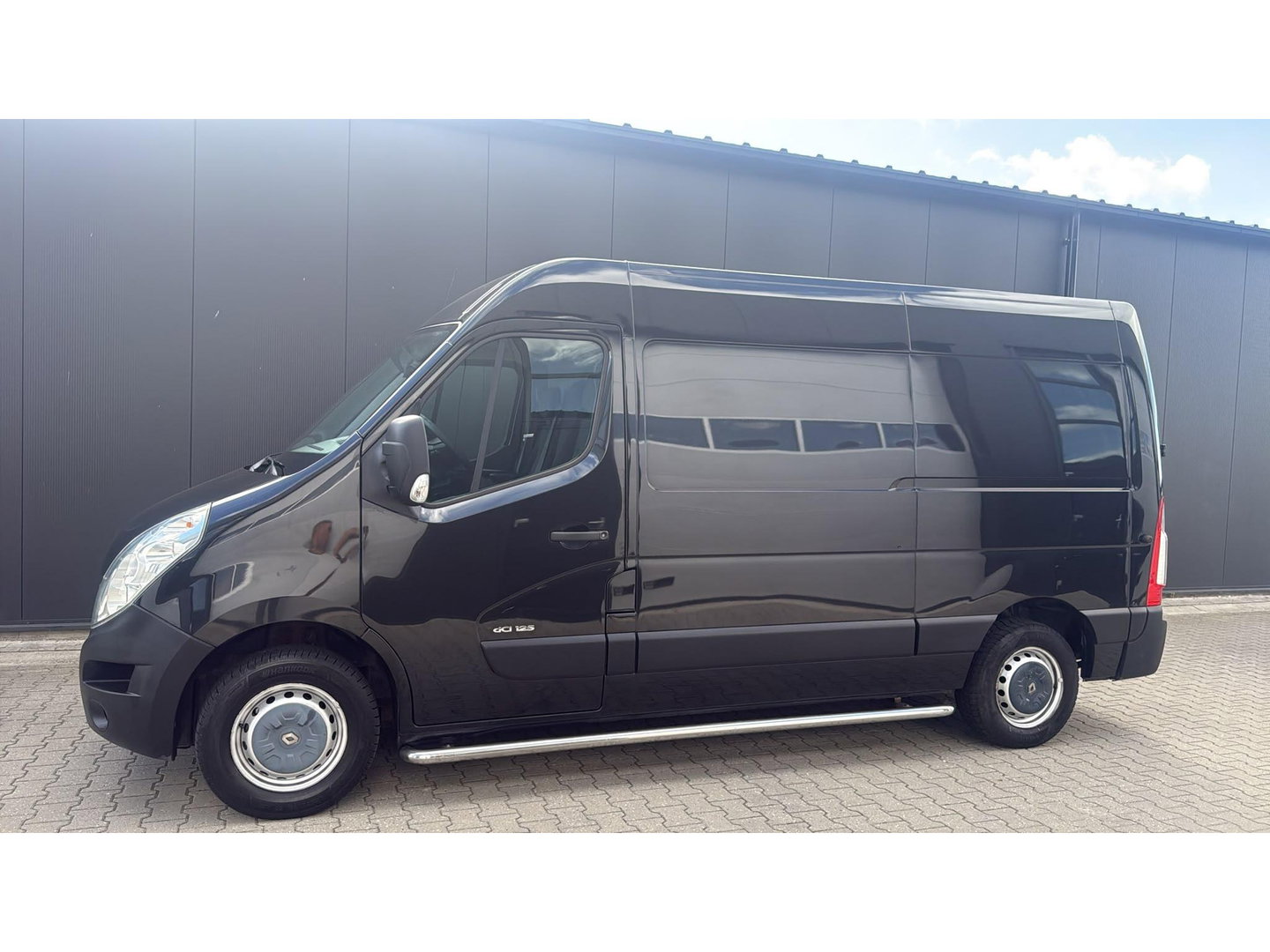 Renault Master T35 2.3 dCi L2H2 AIRCO ZWART