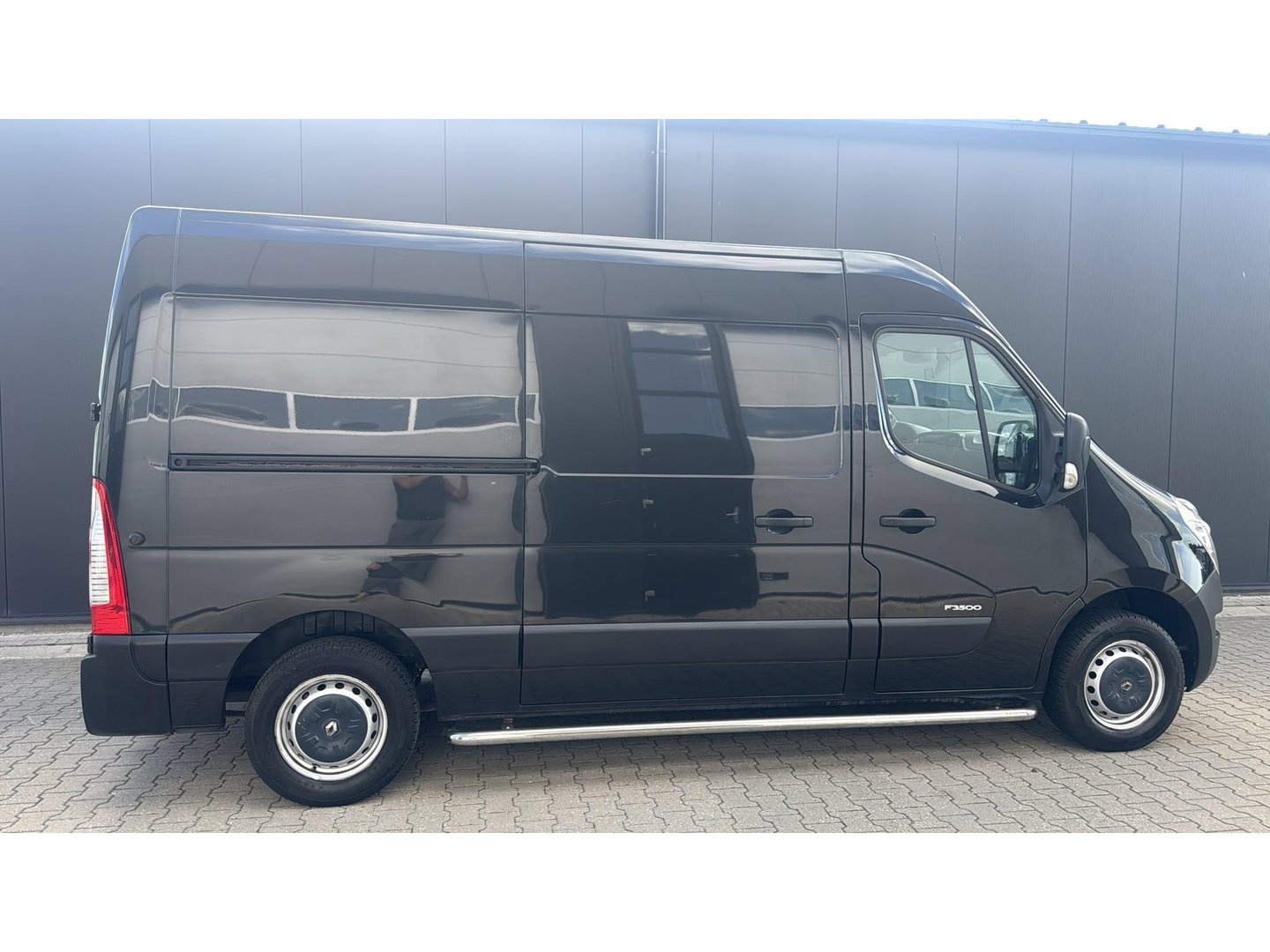 Renault Master T35 2.3 dCi L2H2 AIRCO ZWART