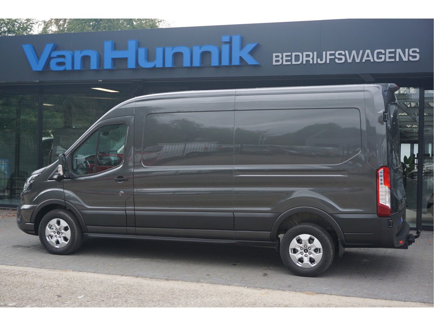 Ford Transit 350L L3H2 Limited AUT-10 RWD 165PK BPM VRIJ 3.5T Trekhaak, Navi, Adap. Cruise, 360° Cam!! NR. A218