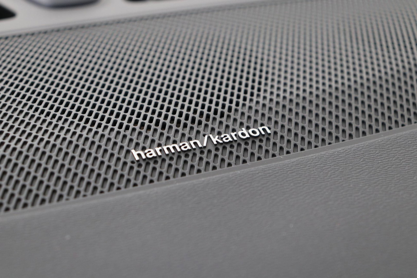 Volvo XC40 2.0 B3 Plus Black Edition | Harman/Kardon | Pilot Assist | Camera | BLIS | Memory | Stoel+Stuurverwarming | Keyless | ACC | 20 Inch