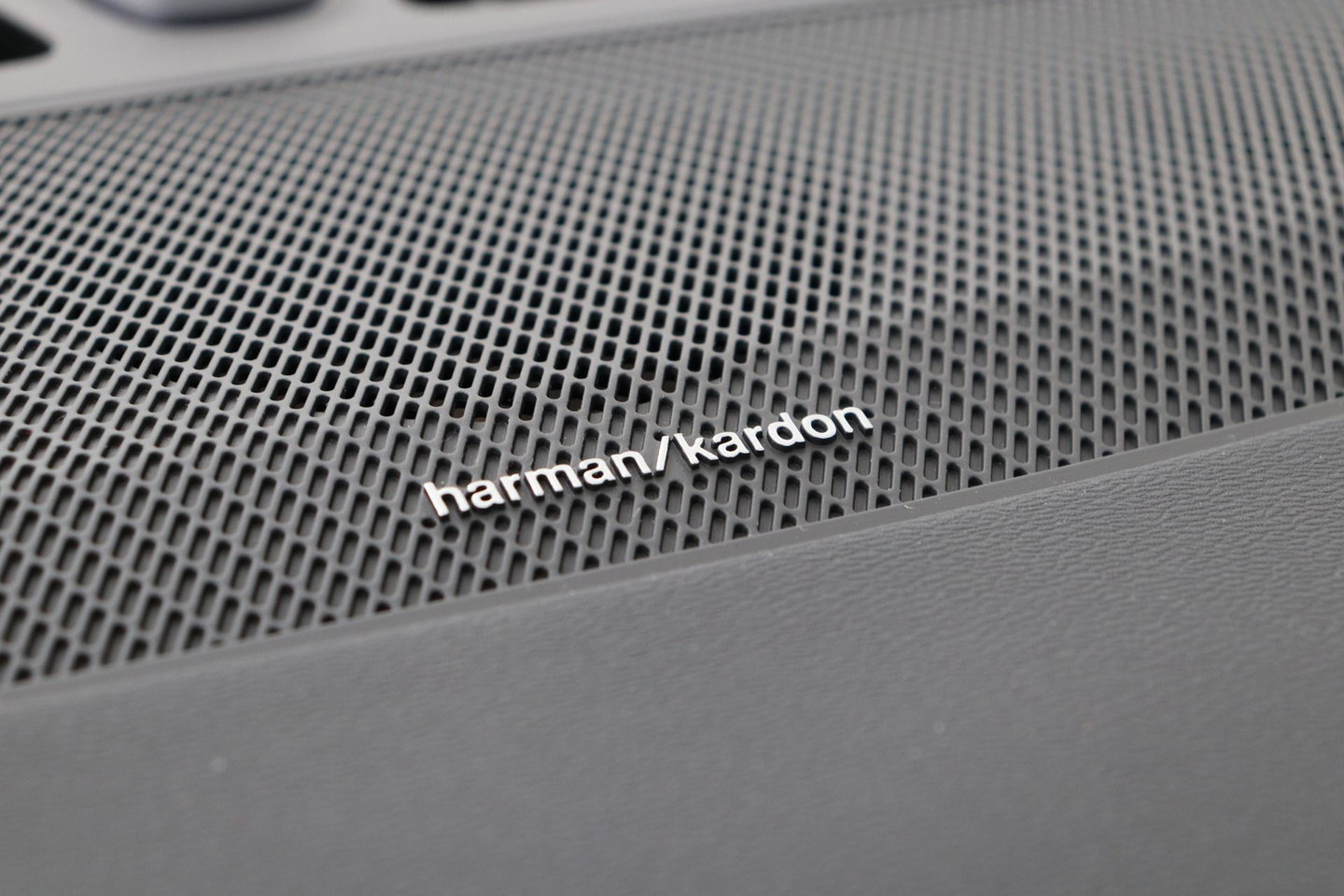 Volvo XC40 2.0 B3 Plus Black Edition | Harman/Kardon | Pilot Assist | Camera | BLIS | Memory | Stoel+Stuurverwarming | Keyless | ACC | 20 Inch