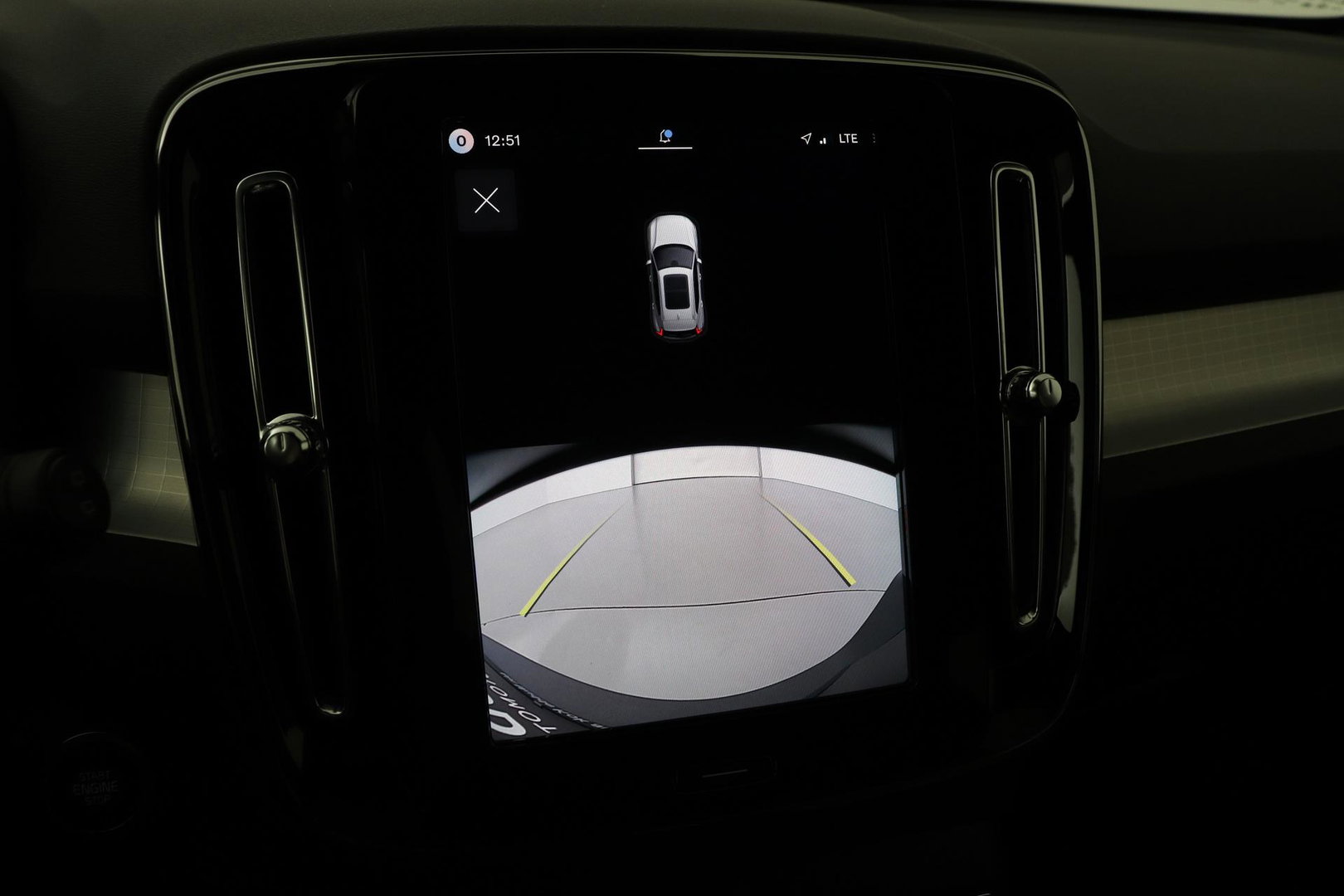 Volvo XC40 2.0 B3 Plus Black Edition | Harman/Kardon | Pilot Assist | Camera | BLIS | Memory | Stoel+Stuurverwarming | Keyless | ACC | 20 Inch