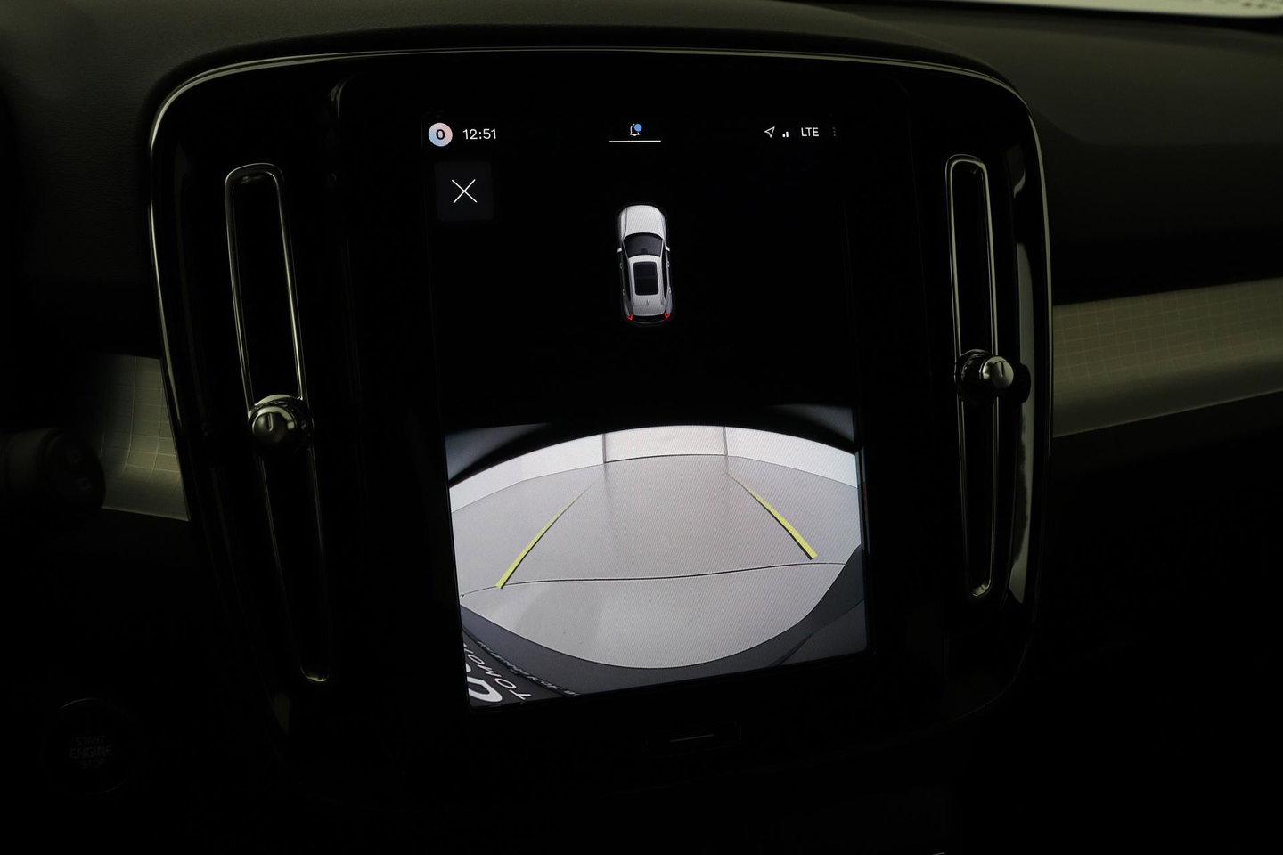 Volvo XC40 2.0 B3 Plus Black Edition | Harman/Kardon | Pilot Assist | Camera | BLIS | Memory | Stoel+Stuurverwarming | Keyless | ACC | 20 Inch