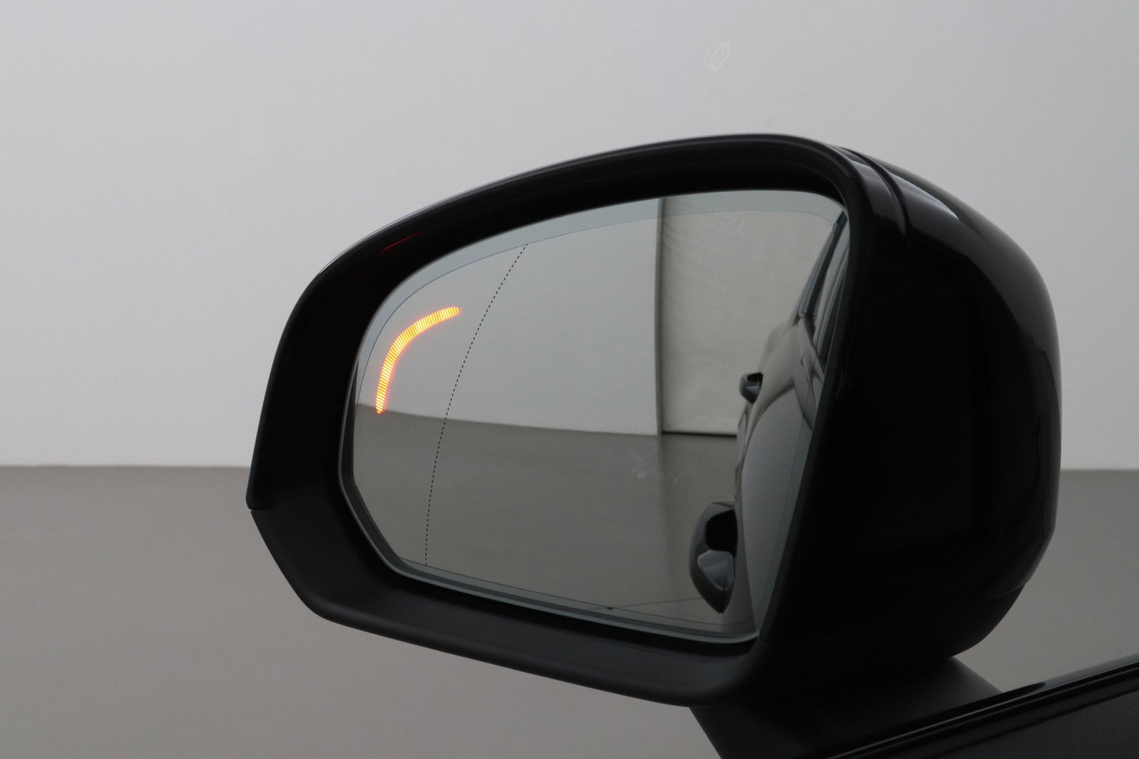 Volvo XC40 2.0 B3 Plus Black Edition | Harman/Kardon | Pilot Assist | Camera | BLIS | Memory | Stoel+Stuurverwarming | Keyless | ACC | 20 Inch