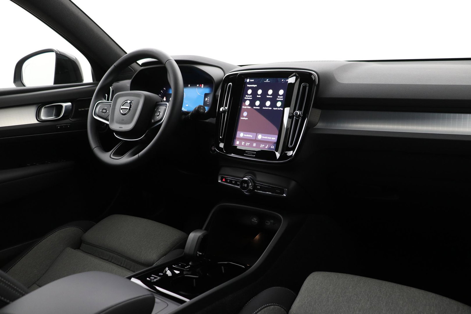 Volvo XC40 2.0 B3 Plus Black Edition | Harman/Kardon | Pilot Assist | Camera | BLIS | Memory | Stoel+Stuurverwarming | Keyless | ACC | 20 Inch