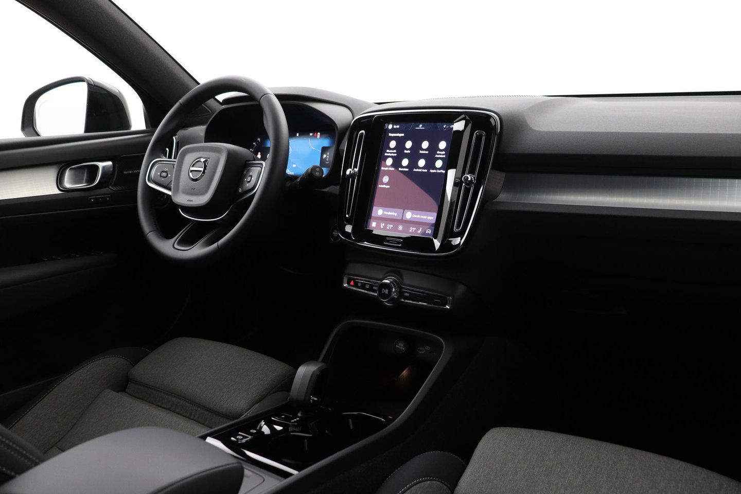 Volvo XC40 2.0 B3 Plus Black Edition | Harman/Kardon | Pilot Assist | Camera | BLIS | Memory | Stoel+Stuurverwarming | Keyless | ACC | 20 Inch