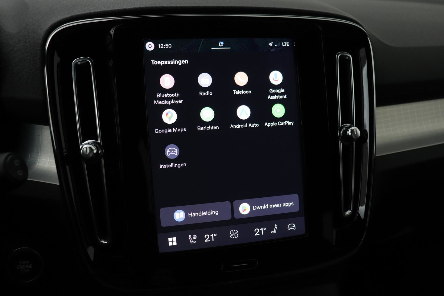 Volvo XC40 2.0 B3 Plus Black Edition | Harman/Kardon | Pilot Assist | Camera | BLIS | Memory | Stoel+Stuurverwarming | Keyless | ACC | 20 Inch