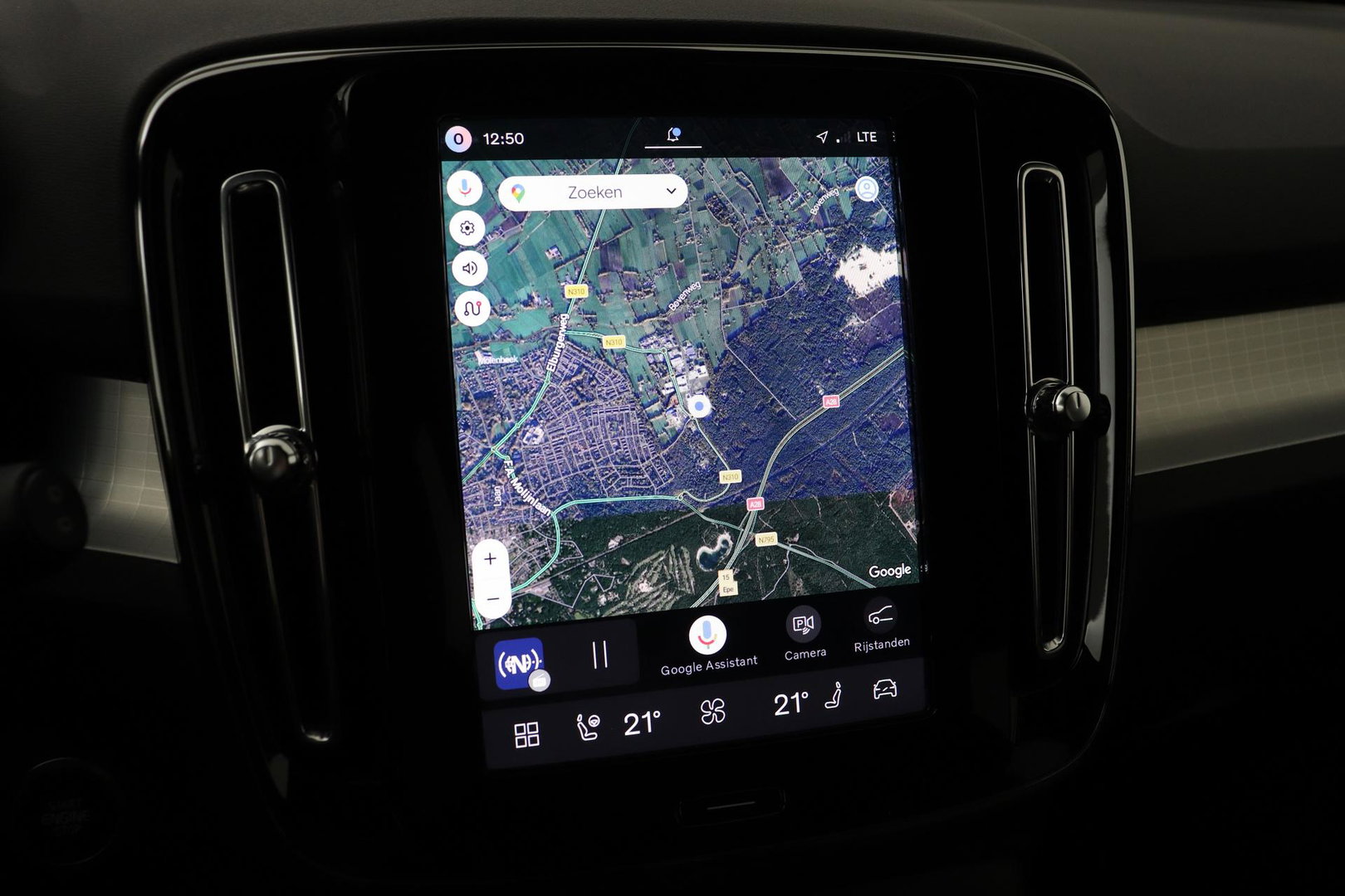 Volvo XC40 2.0 B3 Plus Black Edition | Harman/Kardon | Pilot Assist | Camera | BLIS | Memory | Stoel+Stuurverwarming | Keyless | ACC | 20 Inch