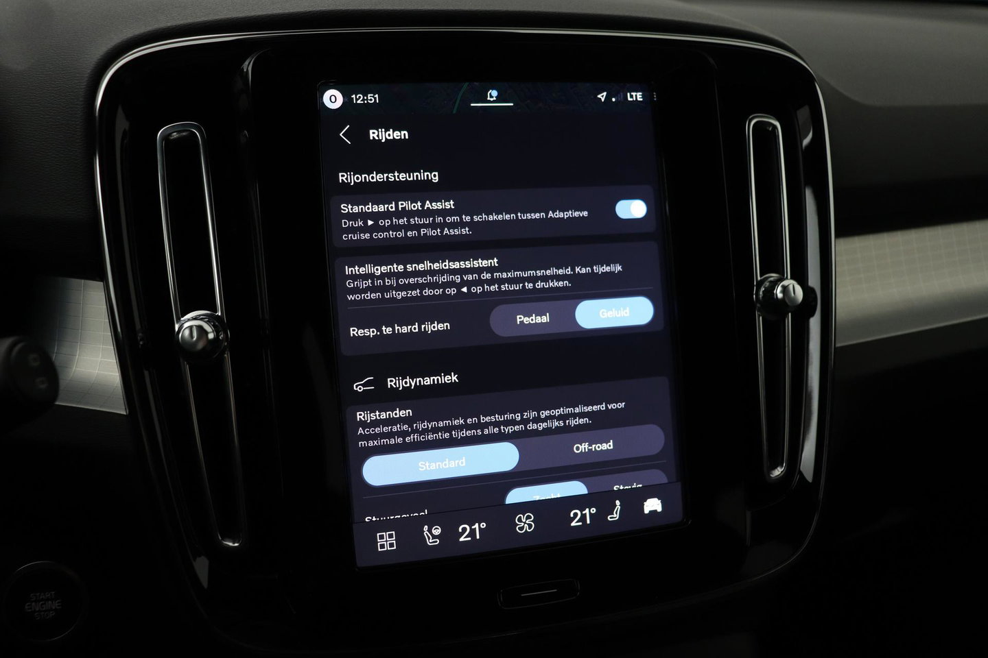 Volvo XC40 2.0 B3 Plus Black Edition | Harman/Kardon | Pilot Assist | Camera | BLIS | Memory | Stoel+Stuurverwarming | Keyless | ACC | 20 Inch