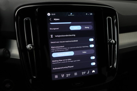 Volvo XC40 2.0 B3 Plus Black Edition | Harman/Kardon | Pilot Assist | Camera | BLIS | Memory | Stoel+Stuurverwarming | Keyless | ACC | 20 Inch
