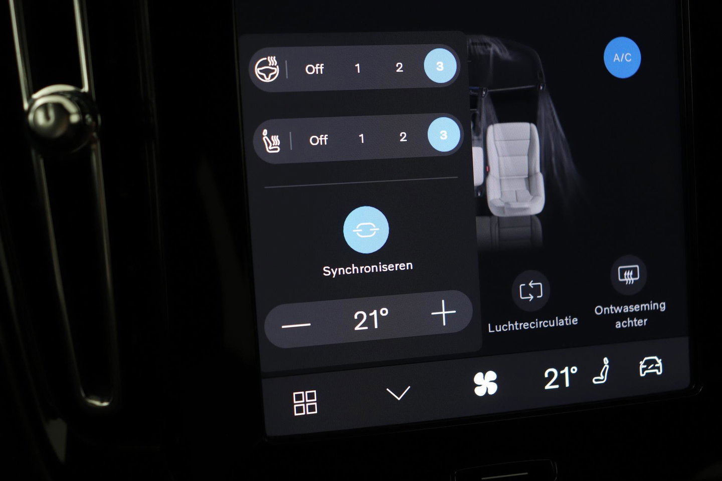 Volvo XC40 2.0 B3 Plus Black Edition | Harman/Kardon | Pilot Assist | Camera | BLIS | Memory | Stoel+Stuurverwarming | Keyless | ACC | 20 Inch