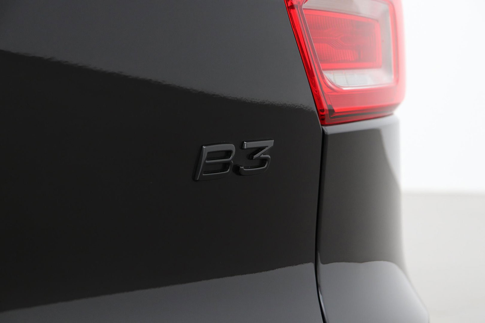 Volvo XC40 2.0 B3 Plus Black Edition | Harman/Kardon | Pilot Assist | Camera | BLIS | Memory | Stoel+Stuurverwarming | Keyless | ACC | 20 Inch