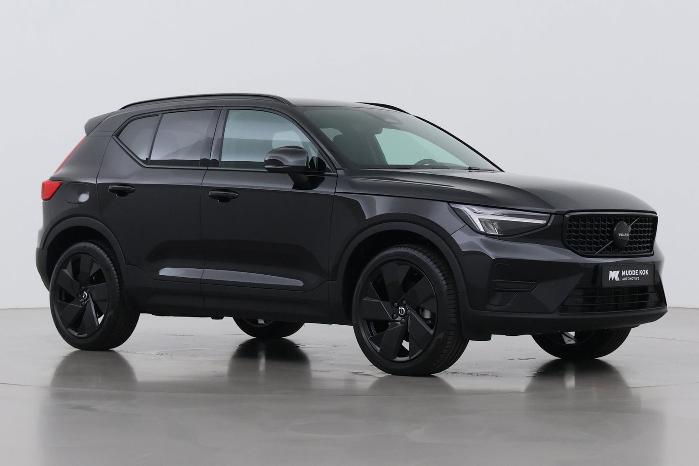 Volvo XC40 2.0 B3 Plus Black Edition | Harman/Kardon | Pilot Assist | Camera | BLIS | Memory | Stoel+Stuurverwarming | Keyless | ACC | 20 Inch