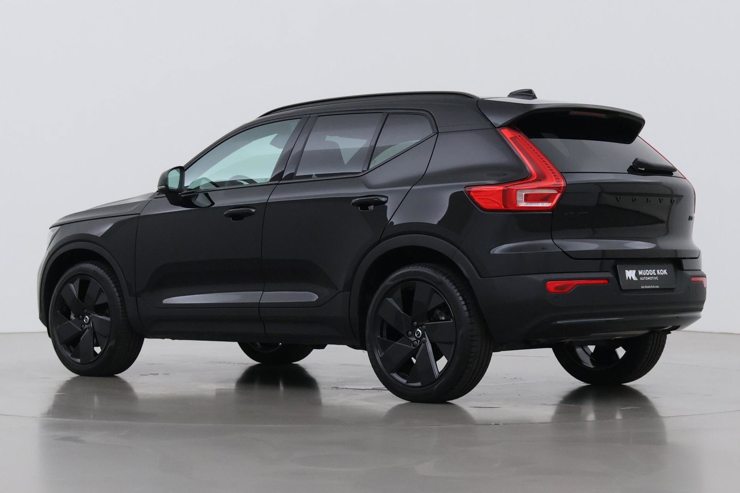 Volvo XC40 2.0 B3 Plus Black Edition | Harman/Kardon | Pilot Assist | Camera | BLIS | Memory | Stoel+Stuurverwarming | Keyless | ACC | 20 Inch