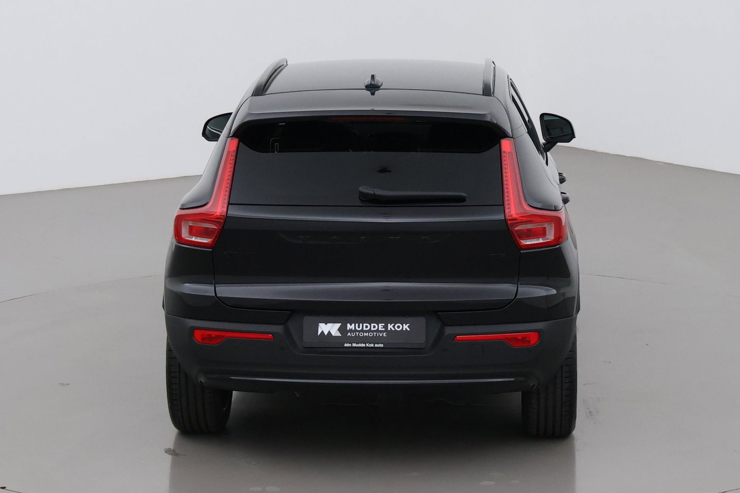 Volvo XC40 2.0 B3 Plus Black Edition | Harman/Kardon | Pilot Assist | Camera | BLIS | Memory | Stoel+Stuurverwarming | Keyless | ACC | 20 Inch
