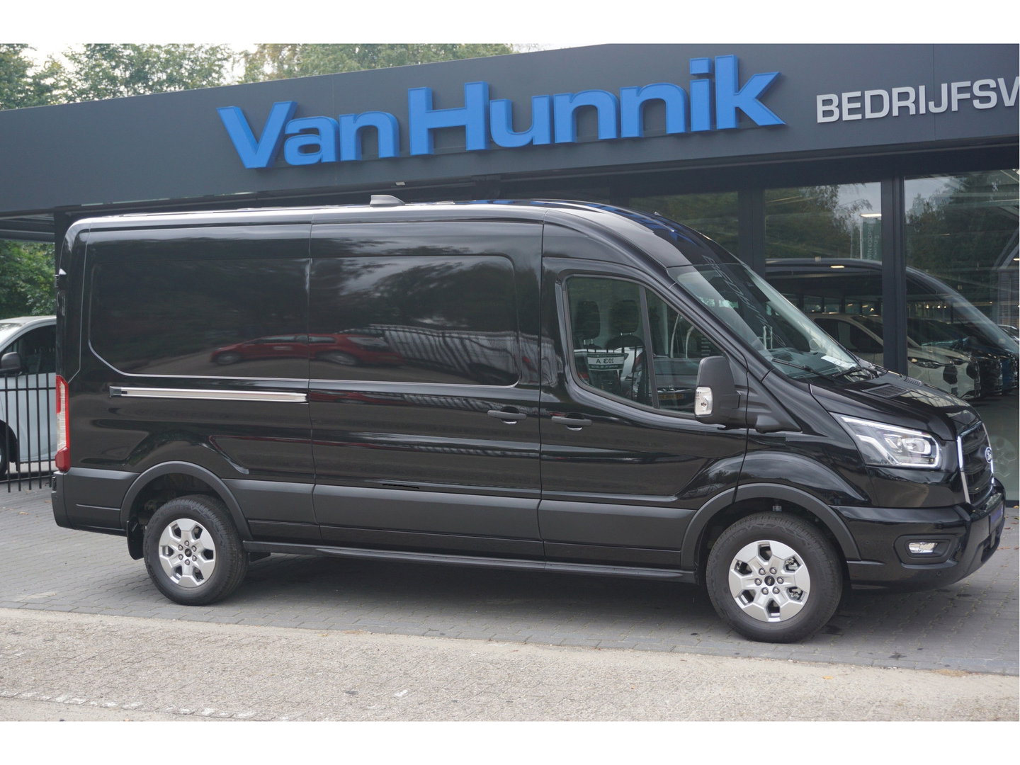 Ford Transit 350L L3H2 Limited AUT-10 RWD 165PK BPM VRIJ 3.5T Trekhaak, Navi, Adap. Cruise, 360° Cam!! NR. A203