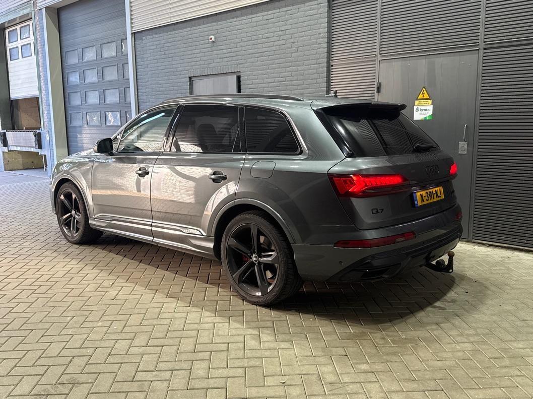 Audi Q7 60 TFSI e quattro Competition | Luchtvering | Trekhaak | Panoramadak | Massage+Ventilatie | Matrix LED | ACC | Camera | 21 Inch