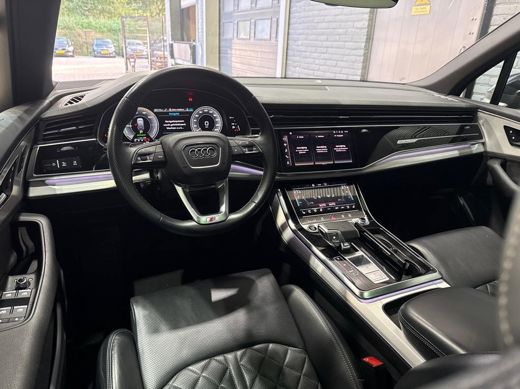 Audi Q7 60 TFSI e quattro Competition | Luchtvering | Trekhaak | Panoramadak | Massage+Ventilatie | Matrix LED | ACC | Camera | 21 Inch