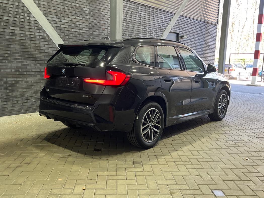 BMW X1 sDrive18i | M Sport | Adaptief M-Onderstel | Keyless Entry | Adaptieve LED | Stoelverwarming | Sportstoelen | Shadow Line