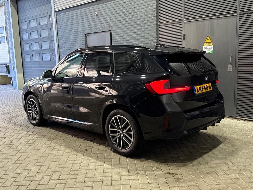 BMW X1 sDrive18i | M Sport | Adaptief M-Onderstel | Keyless Entry | Adaptieve LED | Stoelverwarming | Sportstoelen | Shadow Line