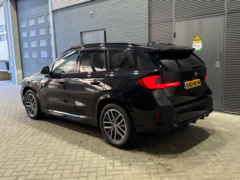 BMW X1 sDrive18i | M Sport | Adaptief M-Onderstel | Keyless Entry | Adaptieve LED | Stoelverwarming | Sportstoelen | Shadow Line