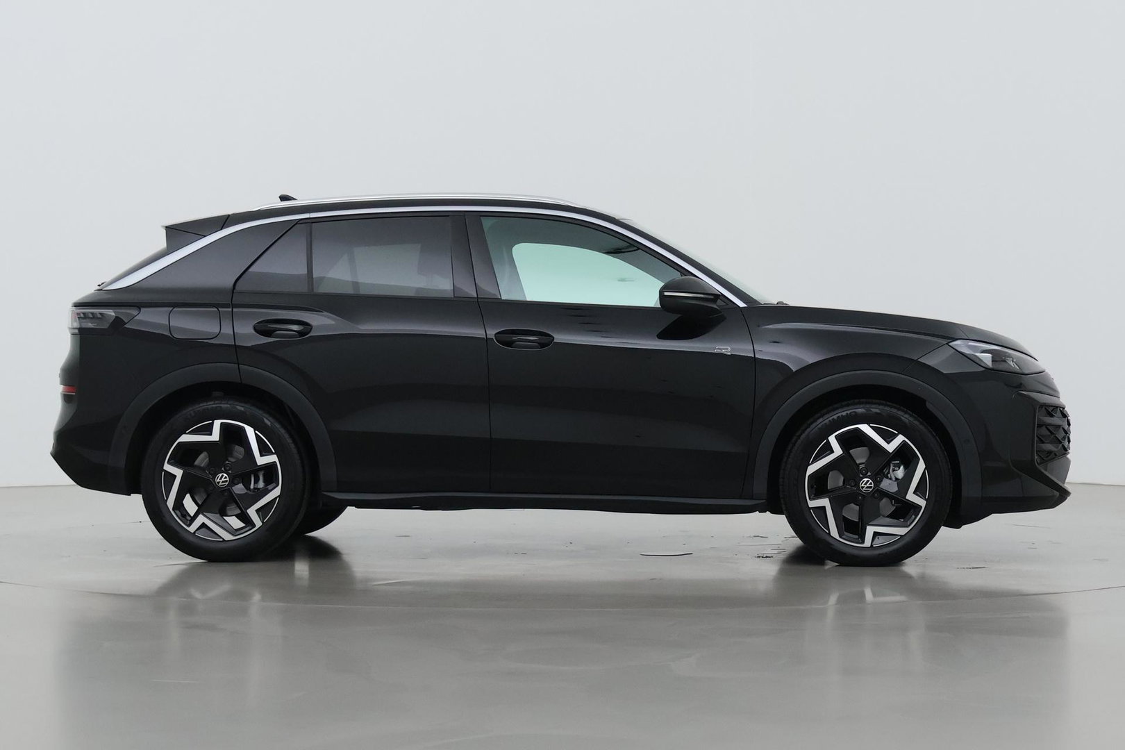 Volkswagen T-Roc 1.5 eTSI R-Line | ACC | Trekhaak | BLIS | Camera | Keyless Advanced | Stoel+Stuurverwarming | Getint glas