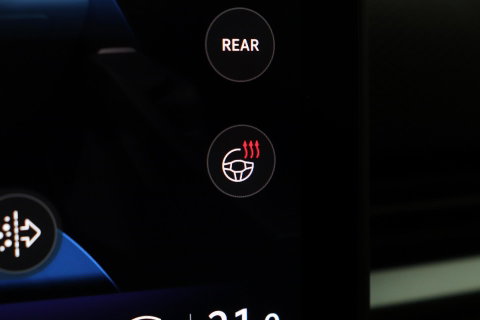 Volkswagen T-Roc 1.5 eTSI R-Line | ACC | Trekhaak | BLIS | Camera | Keyless Advanced | Stoel+Stuurverwarming | Getint glas