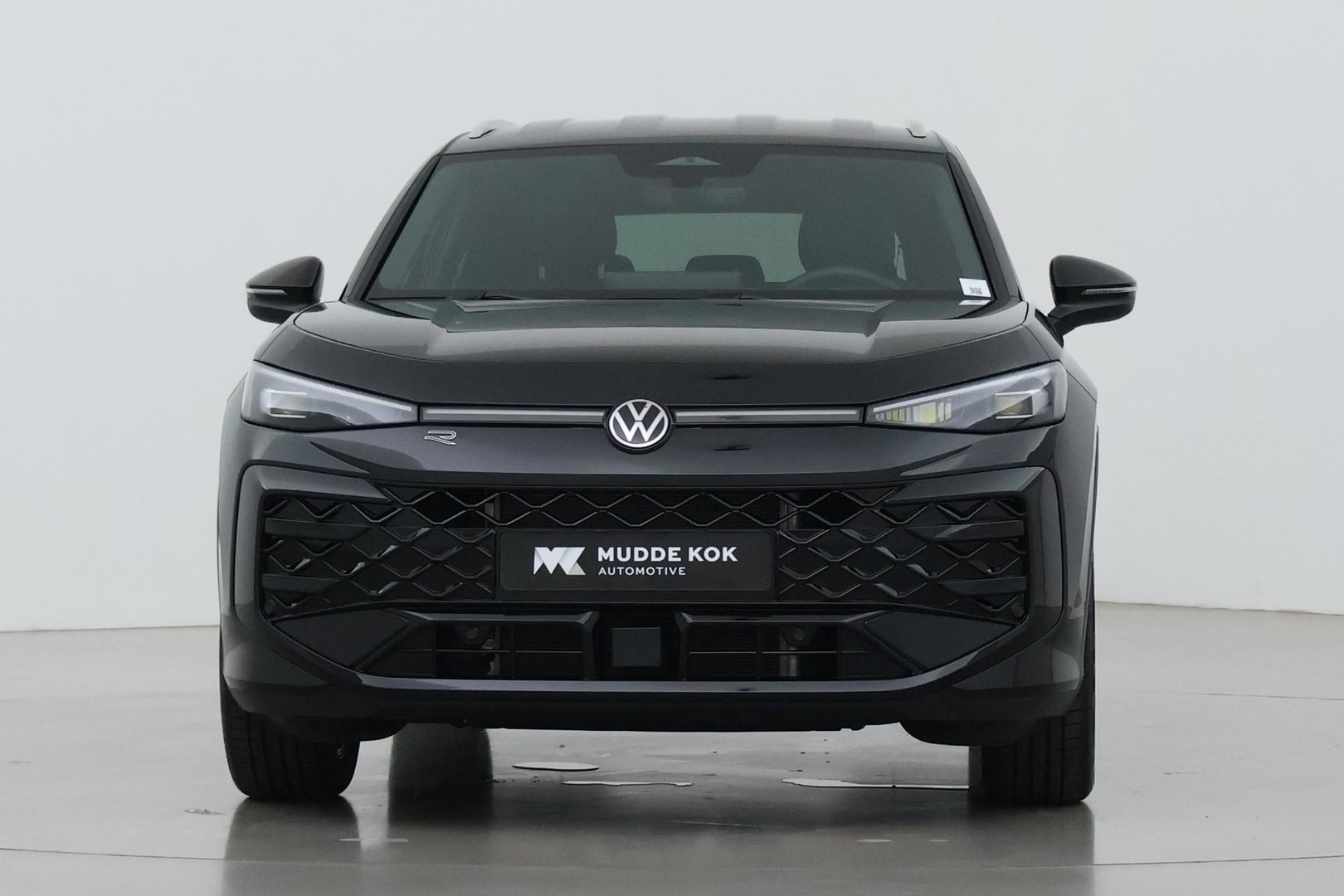 Volkswagen T-Roc 1.5 eTSI R-Line | ACC | Trekhaak | BLIS | Camera | Keyless Advanced | Stoel+Stuurverwarming | Getint glas