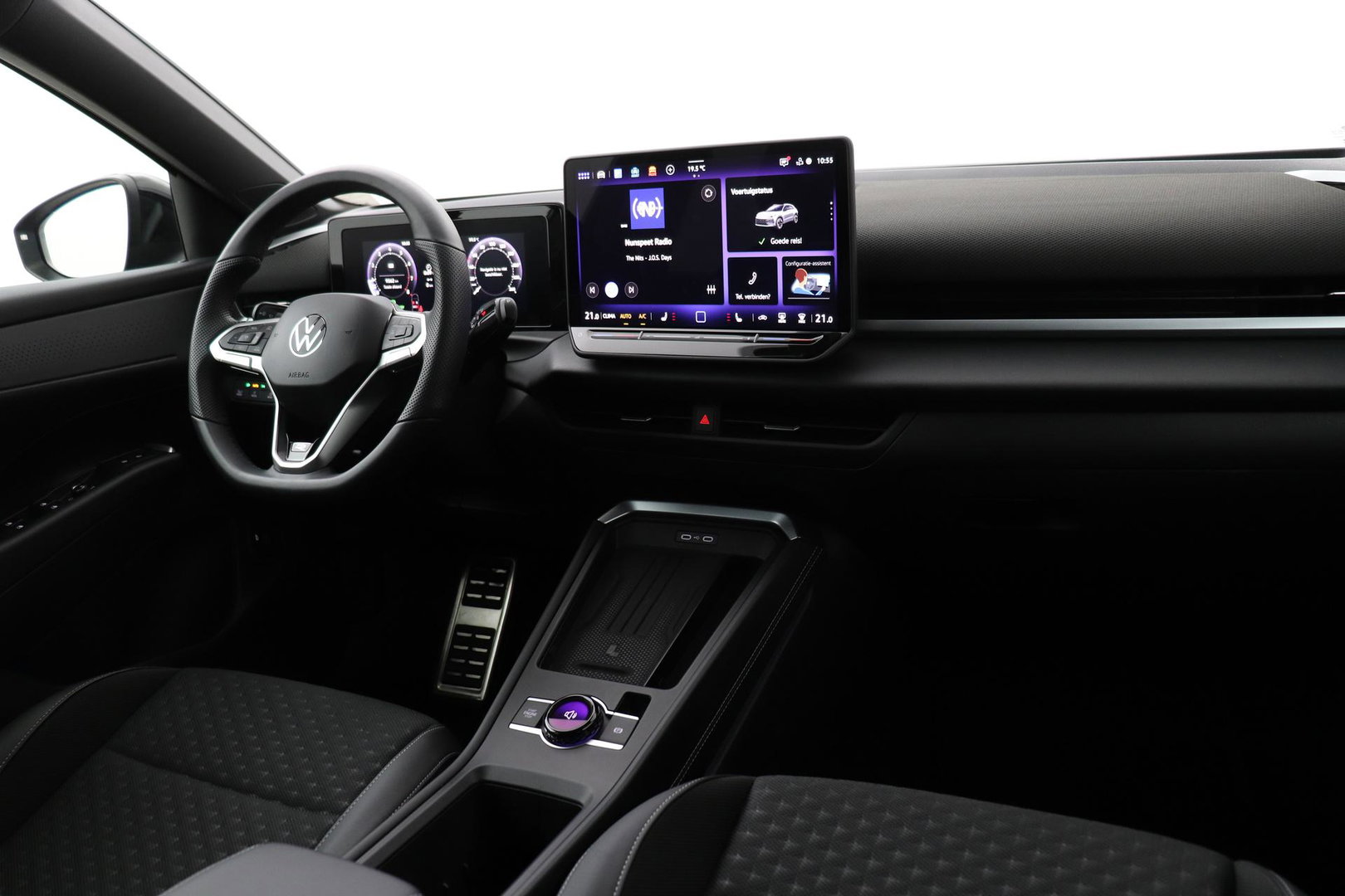 Volkswagen T-Roc 1.5 eTSI R-Line | ACC | Trekhaak | BLIS | Camera | Keyless Advanced | Stoel+Stuurverwarming | Getint glas