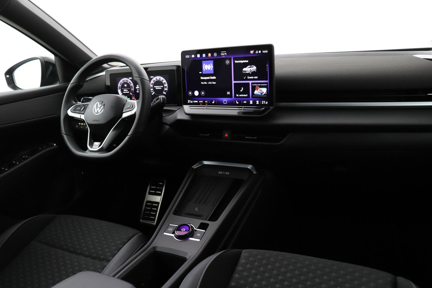 Volkswagen T-Roc 1.5 eTSI R-Line | ACC | Trekhaak | BLIS | Camera | Keyless Advanced | Stoel+Stuurverwarming | Getint glas