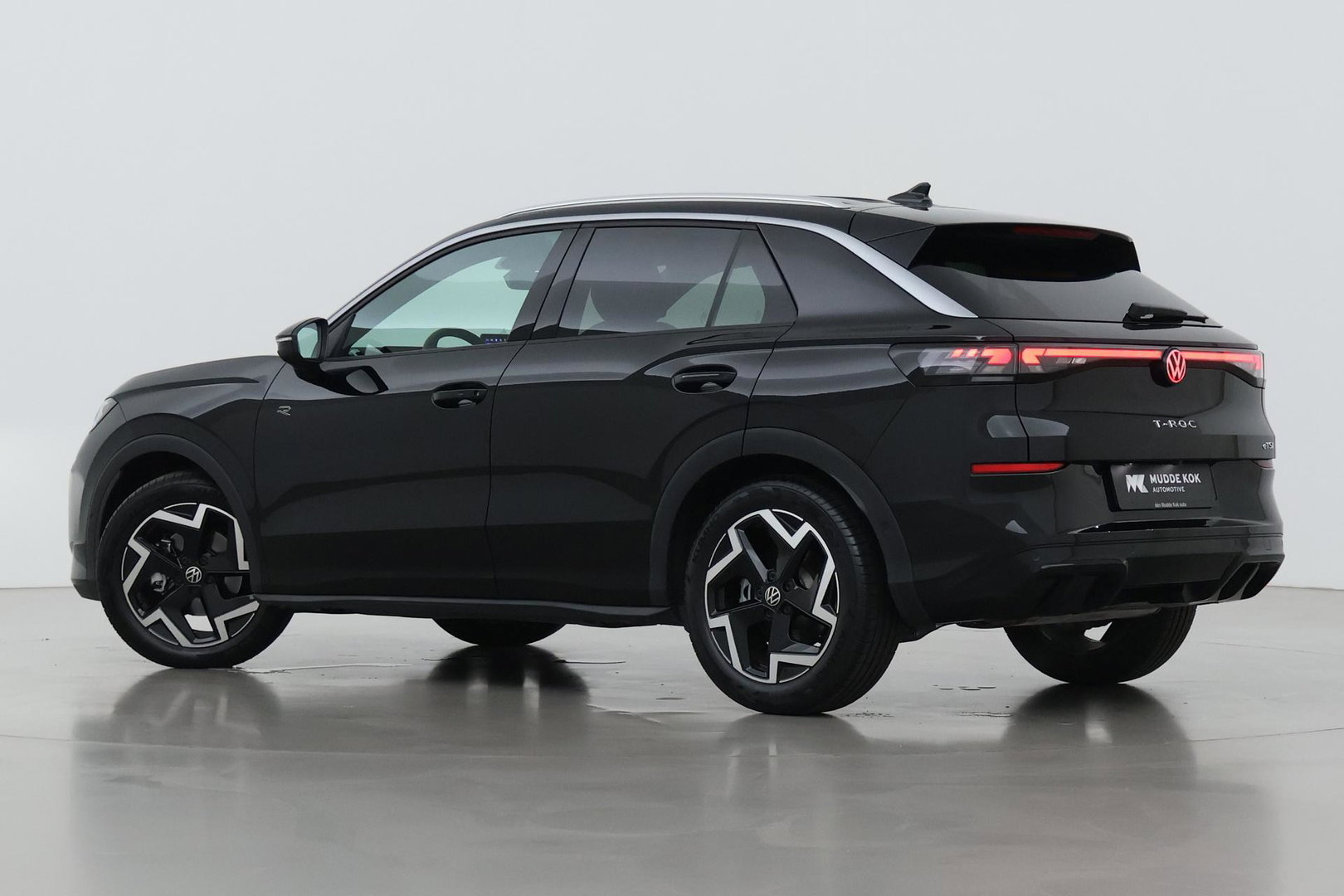 Volkswagen T-Roc 1.5 eTSI R-Line | ACC | Trekhaak | BLIS | Camera | Keyless Advanced | Stoel+Stuurverwarming | Getint glas