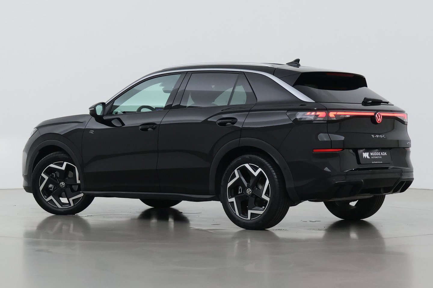 Volkswagen T-Roc 1.5 eTSI R-Line | ACC | Trekhaak | BLIS | Camera | Keyless Advanced | Stoel+Stuurverwarming | Getint glas