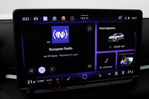 Volkswagen T-Roc 1.5 eTSI R-Line | ACC | Trekhaak | BLIS | Camera | Keyless Advanced | Stoel+Stuurverwarming | Getint glas