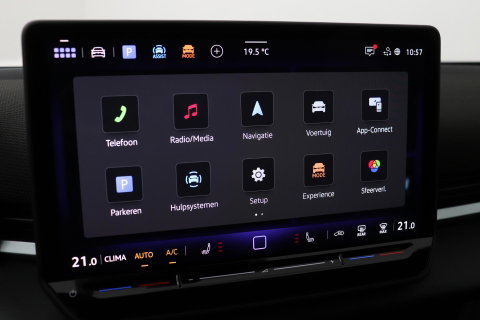 Volkswagen T-Roc 1.5 eTSI R-Line | ACC | Trekhaak | BLIS | Camera | Keyless Advanced | Stoel+Stuurverwarming | Getint glas