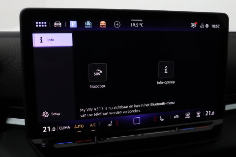 Volkswagen T-Roc 1.5 eTSI R-Line | ACC | Trekhaak | BLIS | Camera | Keyless Advanced | Stoel+Stuurverwarming | Getint glas