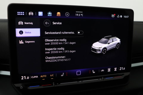Volkswagen T-Roc 1.5 eTSI R-Line | ACC | Trekhaak | BLIS | Camera | Keyless Advanced | Stoel+Stuurverwarming | Getint glas