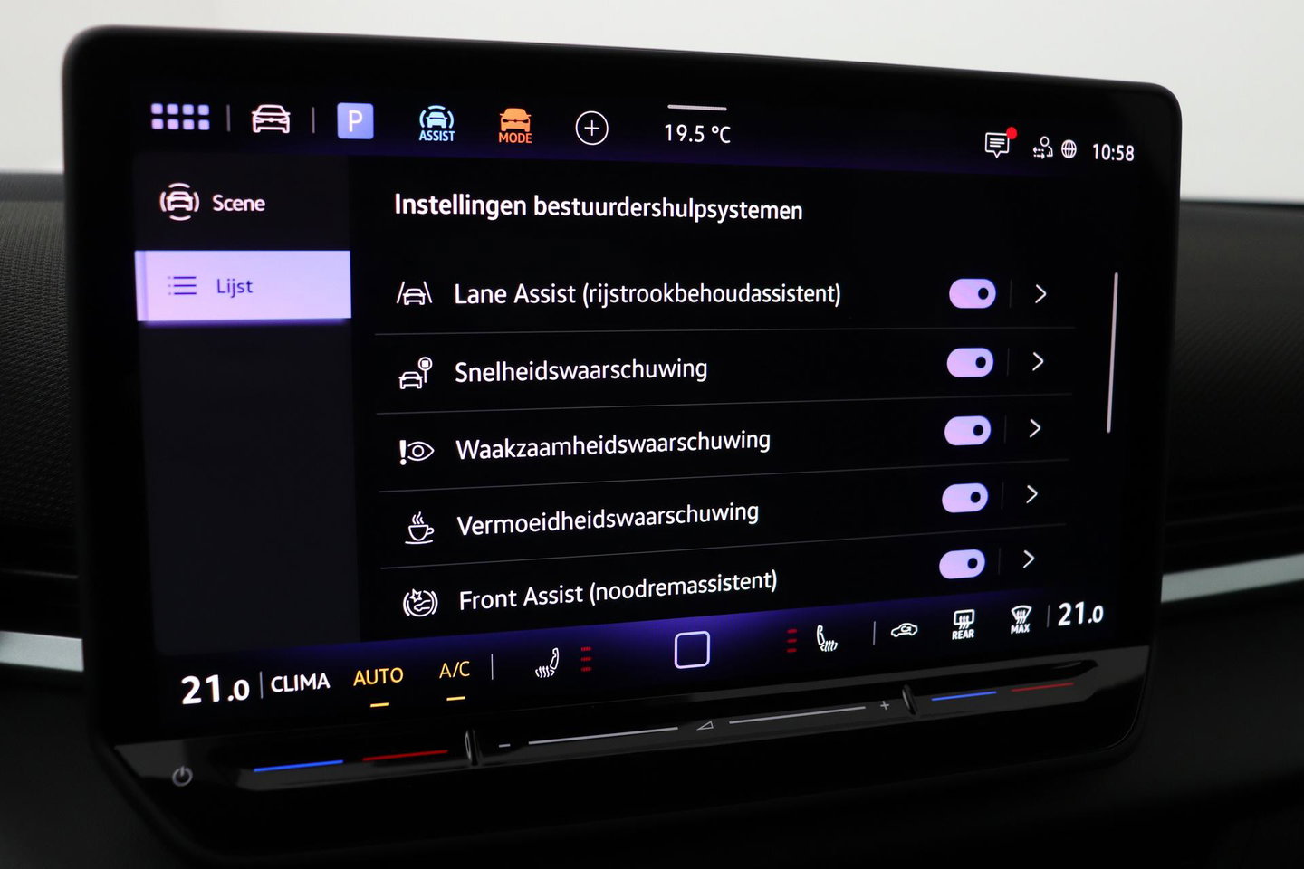 Volkswagen T-Roc 1.5 eTSI R-Line | ACC | Trekhaak | BLIS | Camera | Keyless Advanced | Stoel+Stuurverwarming | Getint glas