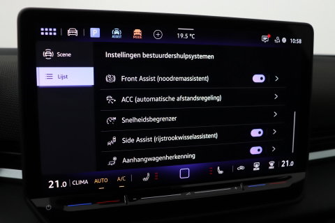 Volkswagen T-Roc 1.5 eTSI R-Line | ACC | Trekhaak | BLIS | Camera | Keyless Advanced | Stoel+Stuurverwarming | Getint glas
