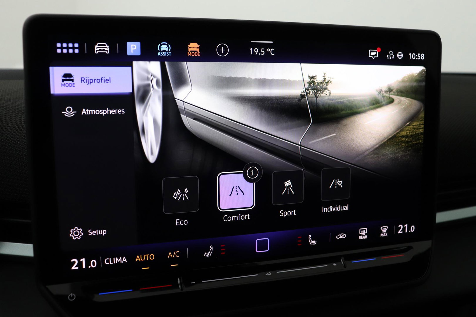 Volkswagen T-Roc 1.5 eTSI R-Line | ACC | Trekhaak | BLIS | Camera | Keyless Advanced | Stoel+Stuurverwarming | Getint glas
