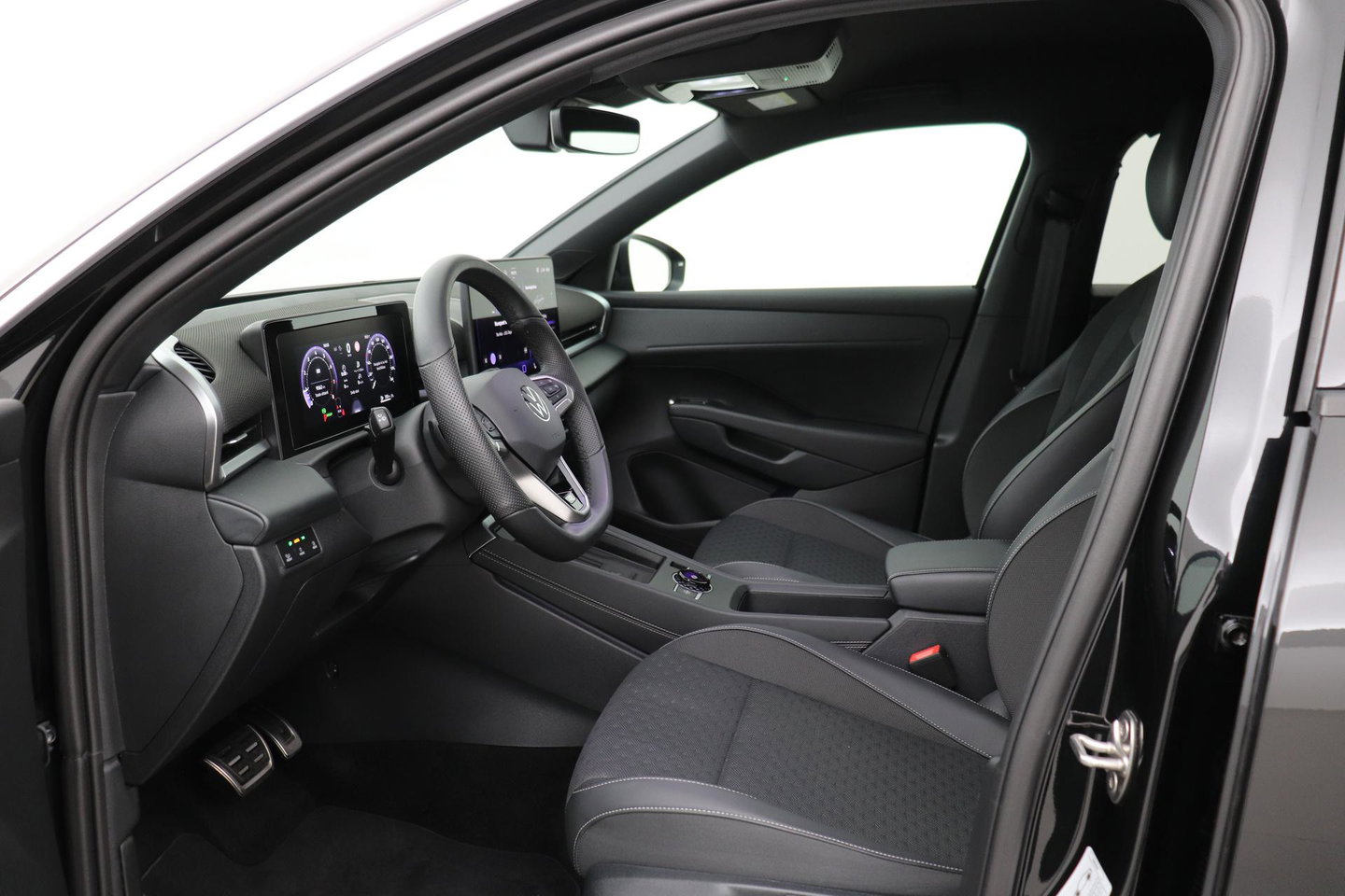 Volkswagen T-Roc 1.5 eTSI R-Line | ACC | Trekhaak | BLIS | Camera | Keyless Advanced | Stoel+Stuurverwarming | Getint glas