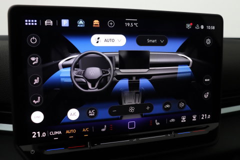 Volkswagen T-Roc 1.5 eTSI R-Line | ACC | Trekhaak | BLIS | Camera | Keyless Advanced | Stoel+Stuurverwarming | Getint glas