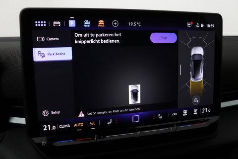 Volkswagen T-Roc 1.5 eTSI R-Line | ACC | Trekhaak | BLIS | Camera | Keyless Advanced | Stoel+Stuurverwarming | Getint glas