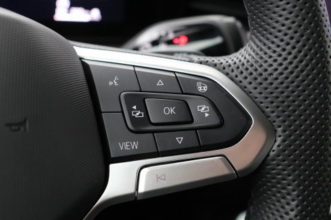 Volkswagen T-Roc 1.5 eTSI R-Line | ACC | Trekhaak | BLIS | Camera | Keyless Advanced | Stoel+Stuurverwarming | Getint glas