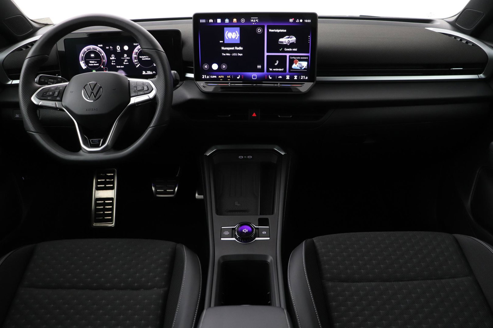 Volkswagen T-Roc 1.5 eTSI R-Line | ACC | Trekhaak | BLIS | Camera | Keyless Advanced | Stoel+Stuurverwarming | Getint glas