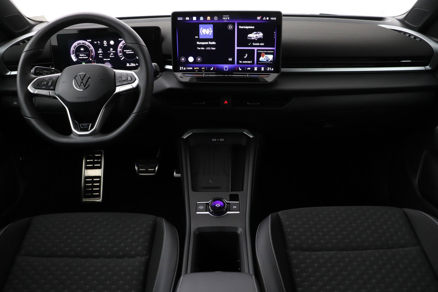 Volkswagen T-Roc 1.5 eTSI R-Line | ACC | Trekhaak | BLIS | Camera | Keyless Advanced | Stoel+Stuurverwarming | Getint glas