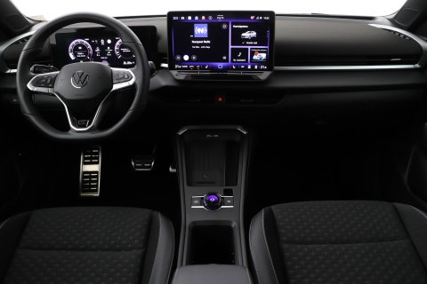 Volkswagen T-Roc 1.5 eTSI R-Line | ACC | Trekhaak | BLIS | Camera | Keyless Advanced | Stoel+Stuurverwarming | Getint glas