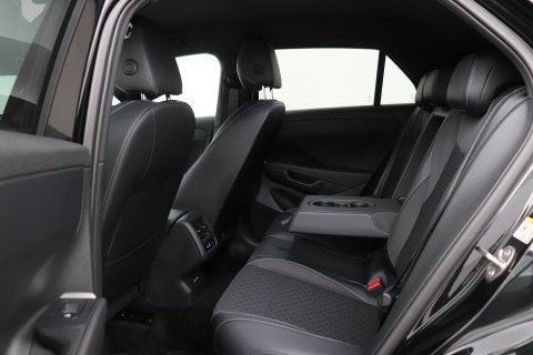 Volkswagen T-Roc 1.5 eTSI R-Line | ACC | Trekhaak | BLIS | Camera | Keyless Advanced | Stoel+Stuurverwarming | Getint glas